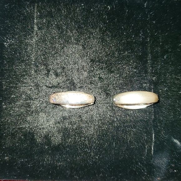 Monet Silvertone Shell Mother of Pearl Agates Clip-On Magnetic Hoop Earrings - Picture 6 of 7